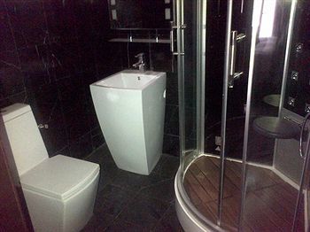 Quo Vadis Hotel Абуджа Экстерьер фото
