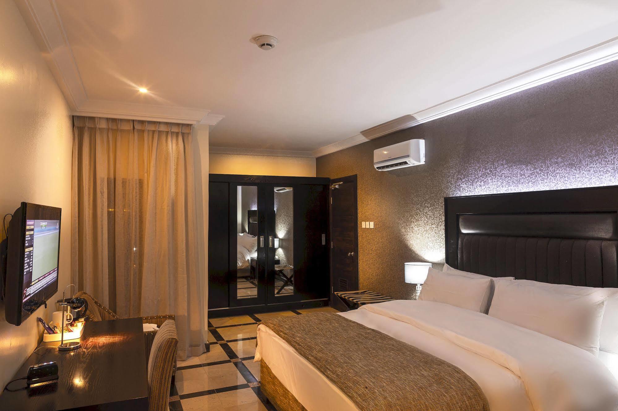 Quo Vadis Hotel Абуджа Экстерьер фото